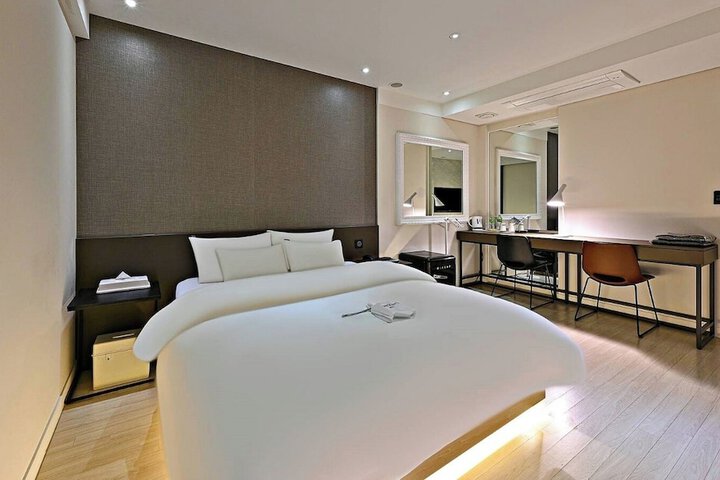 Room 2 of 19