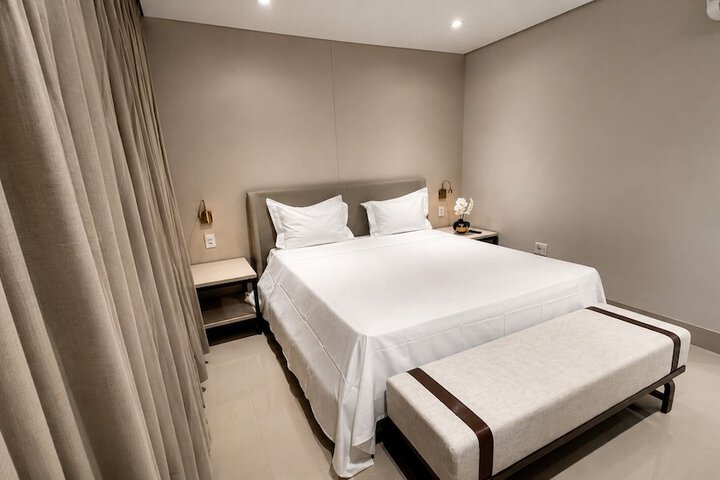 Room 28 of 87