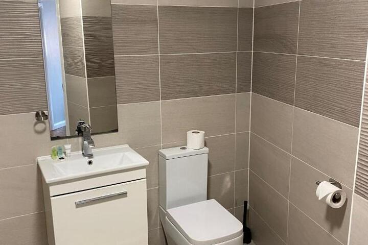 Room 12 of 16