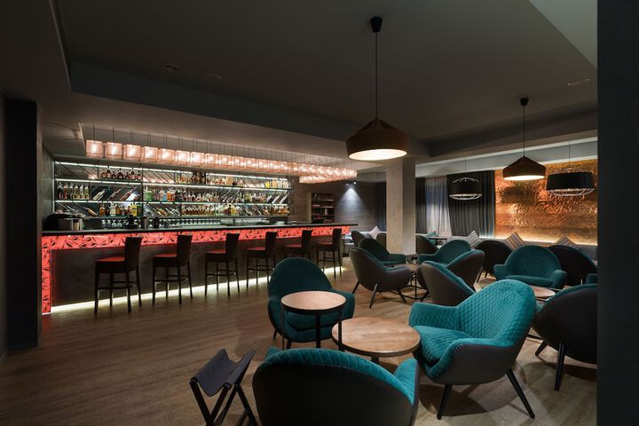 Lounge 51 of 60