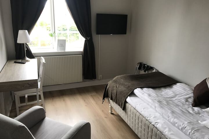 Room 4 of 40