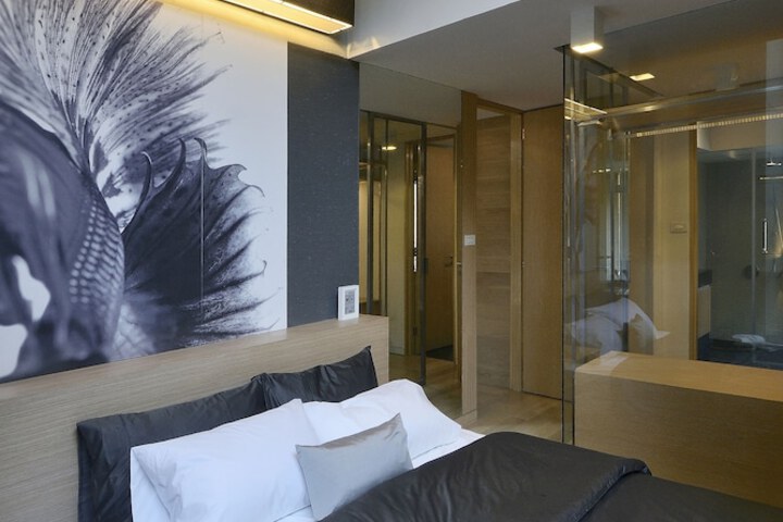 Room 5 of 60