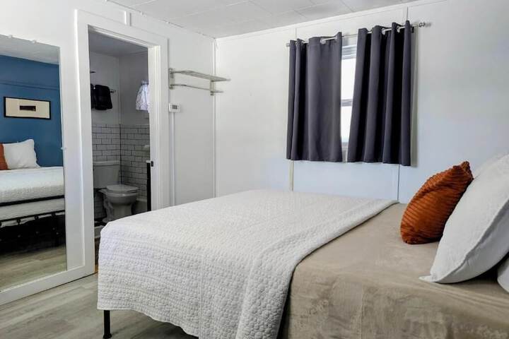 Room 25 of 53
