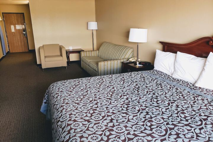 1 King Bed (15 of 27)