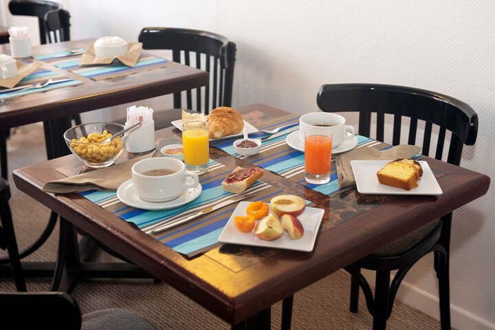 Breakfast/Coffee Service 26 of 45
