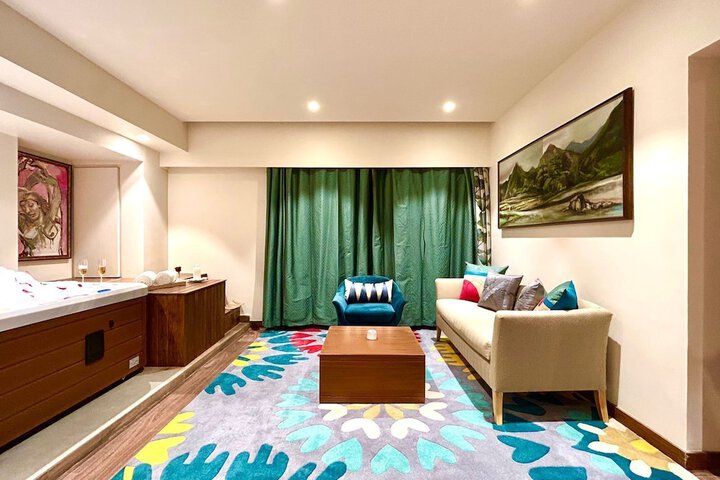 Room 4 of 34