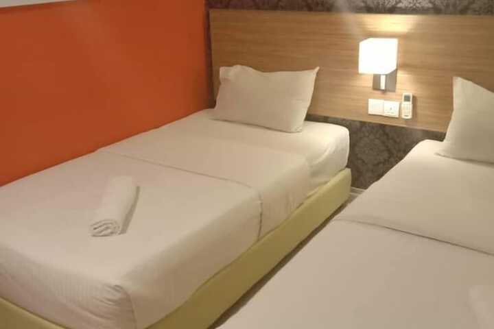 Room 7 of 12