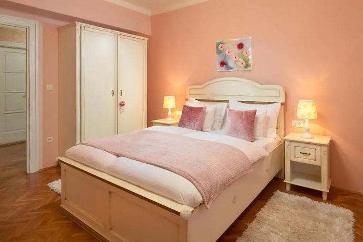 Room 4 of 15