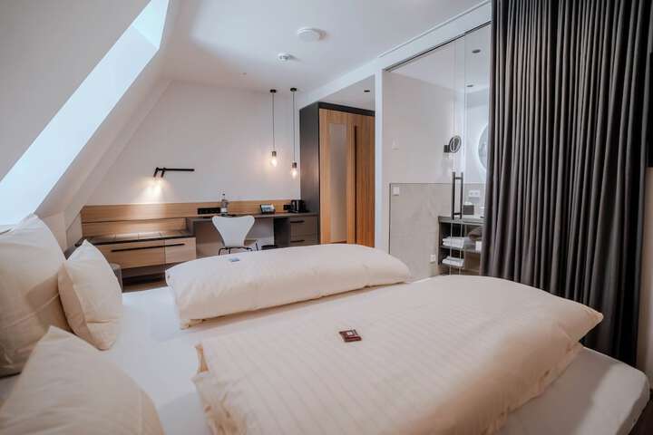 Room 43 of 130