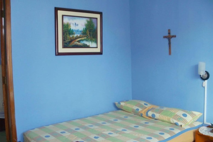 Room 4 of 10
