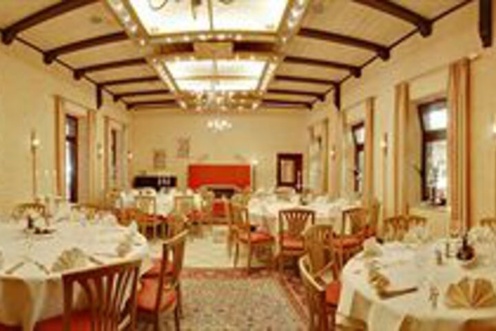 Dining 48 of 60