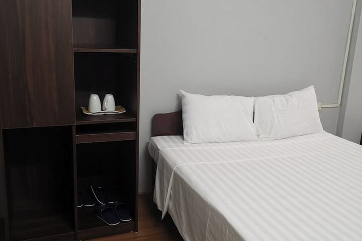 Room 8 of 15