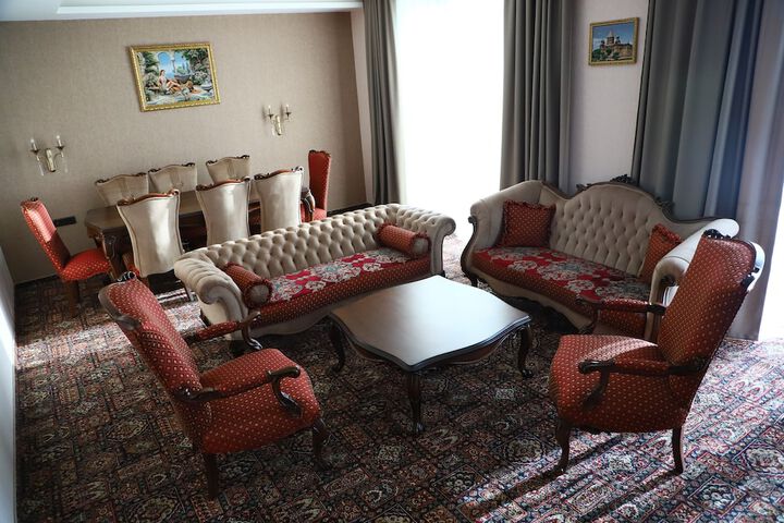 Room 4 of 50