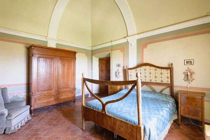 Room 18 of 22