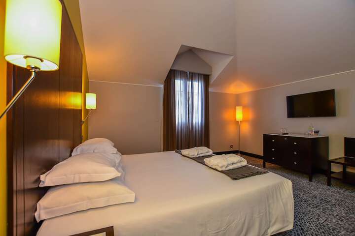 Room 6 of 38
