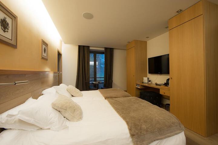 Room 5 of 119