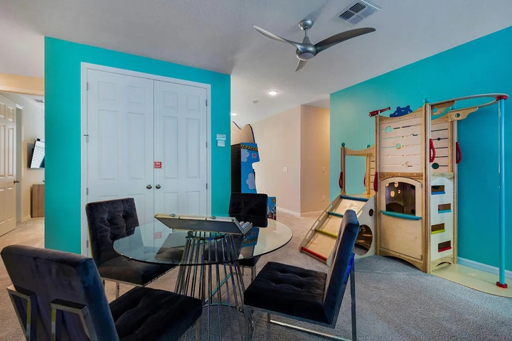 Room 3 of 28