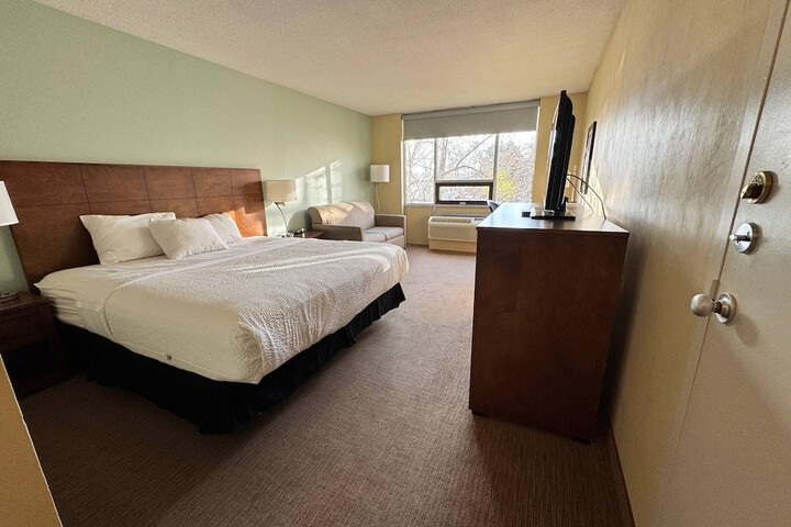 Room 11 of 25