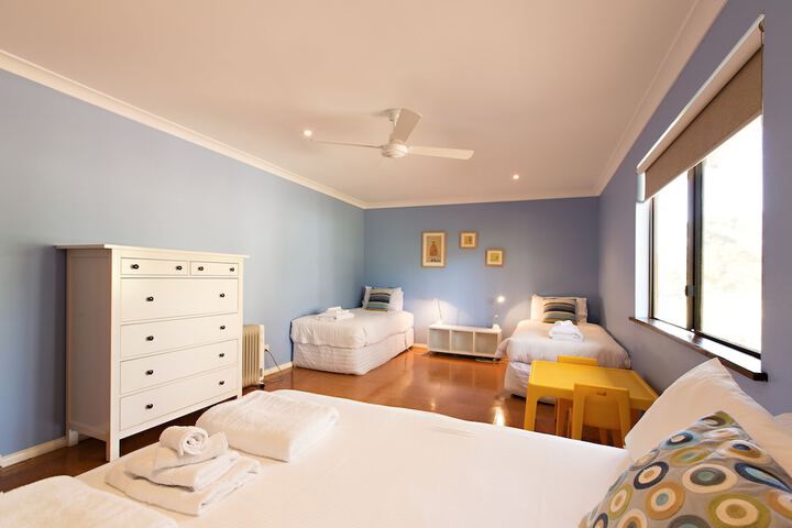 Children's theme room
