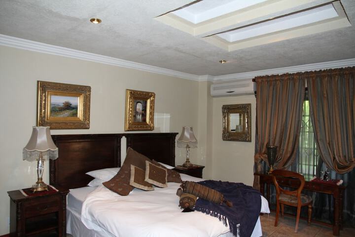 Room 7 of 18