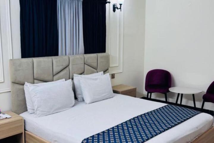 E-Town Rooms