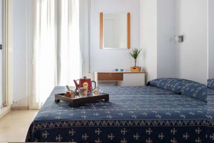 Room 6 of 48