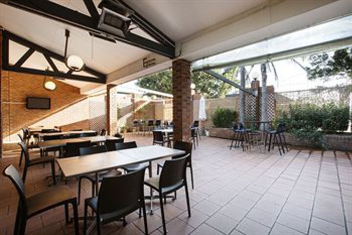 Hotel Exterior 7 of 22