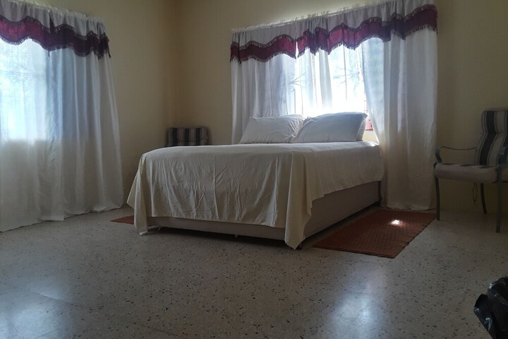 Room 5 of 9