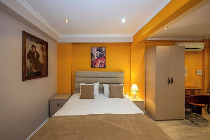 Room 3 of 158