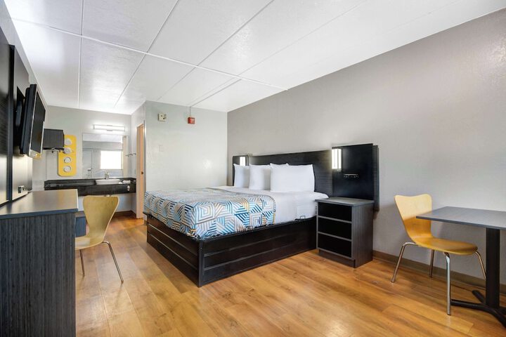 Room 8 of 36