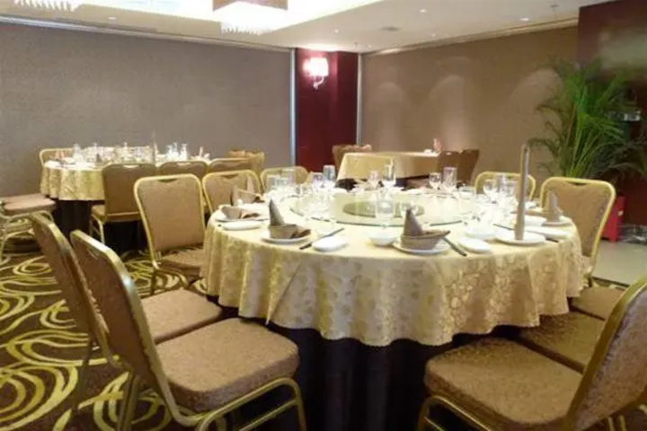 Dining 18 of 18