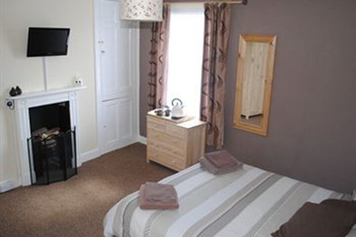 Room 5 of 16