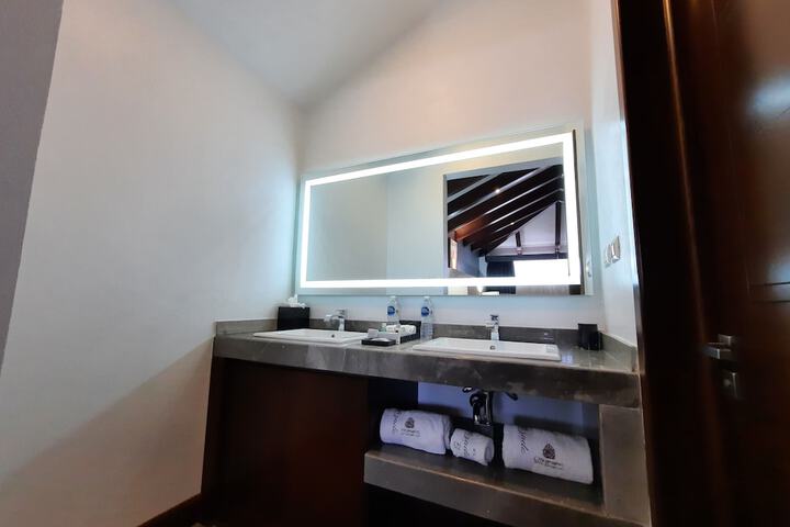 Room 26 of 103