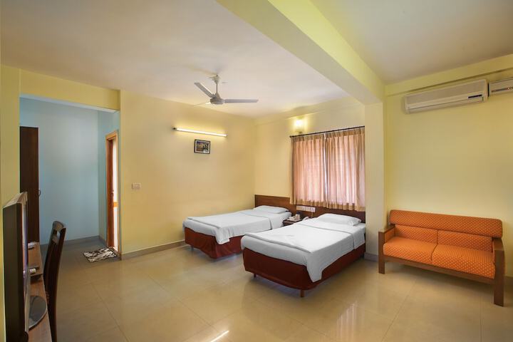 Room 4 of 12