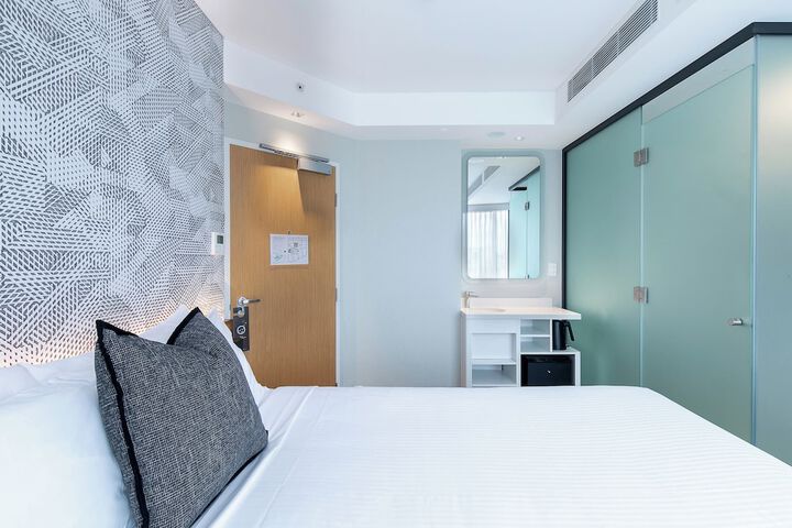 Room 13 of 81