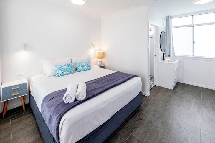 Room 4 of 10