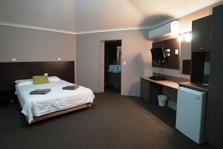 Room 3 of 20