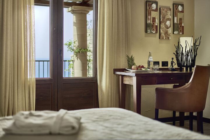 Room 6 of 35