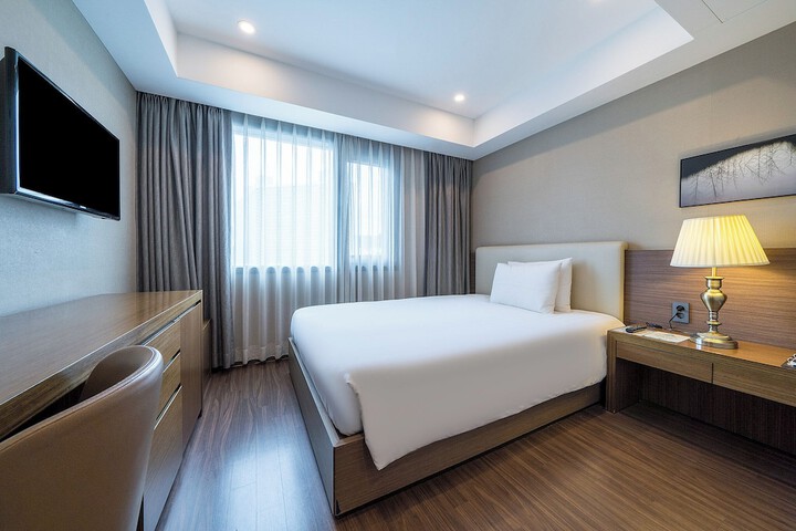 Room 32 of 79
