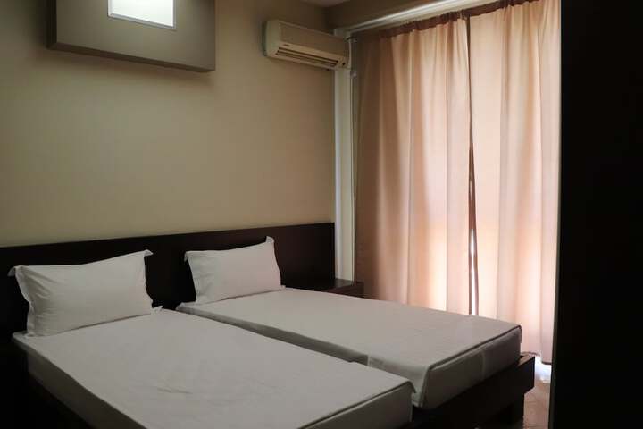 Room 11 of 27