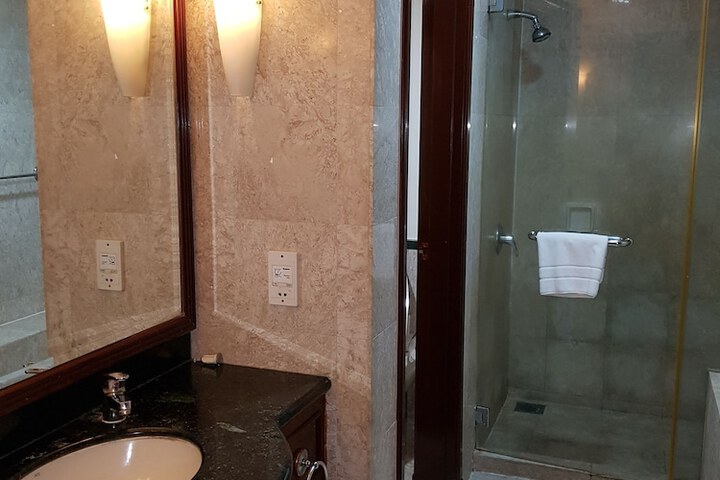 Room 18 of 28