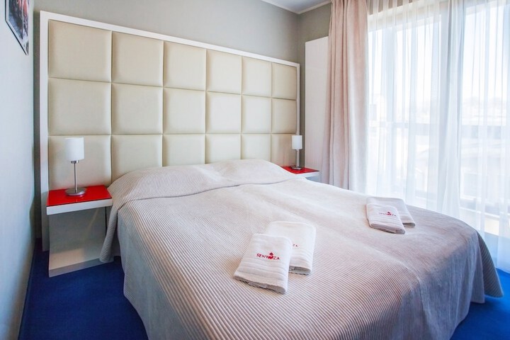 Room 5 of 43
