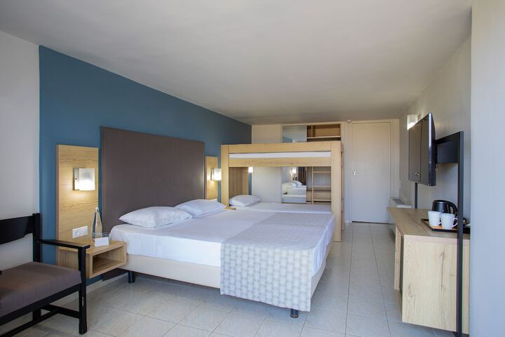 Room 4 of 143