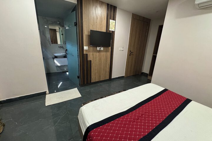 Room 13 of 19