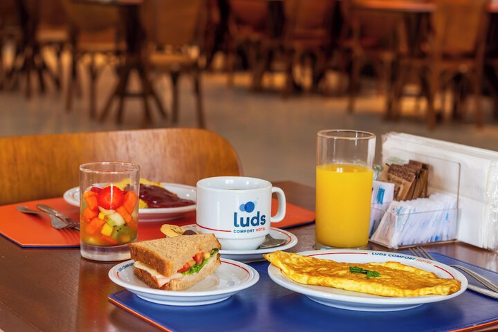 Breakfast/Coffee Service 92 of 102