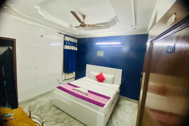 Room 4 of 13