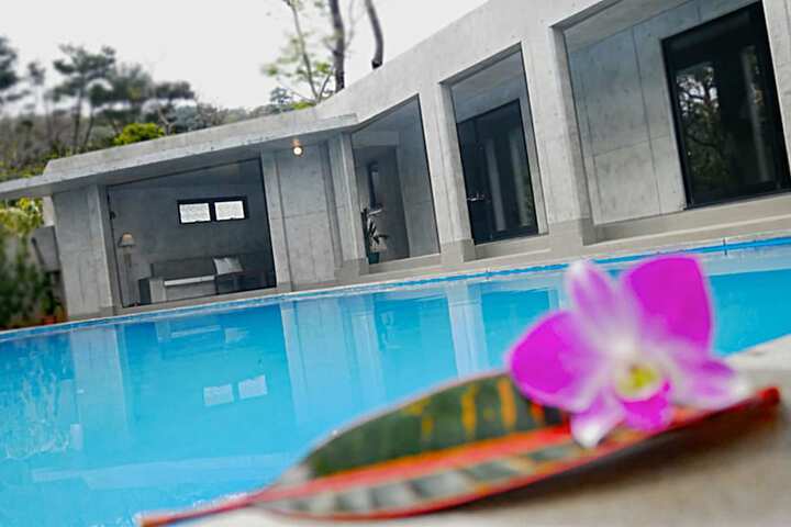 Hotel Pool