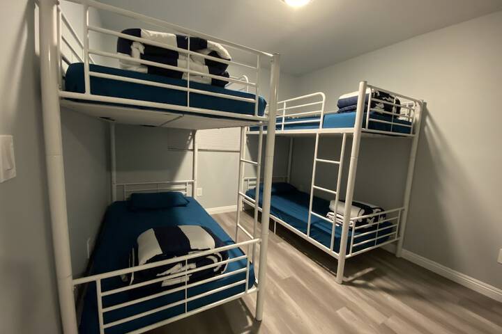 Room 9 of 12