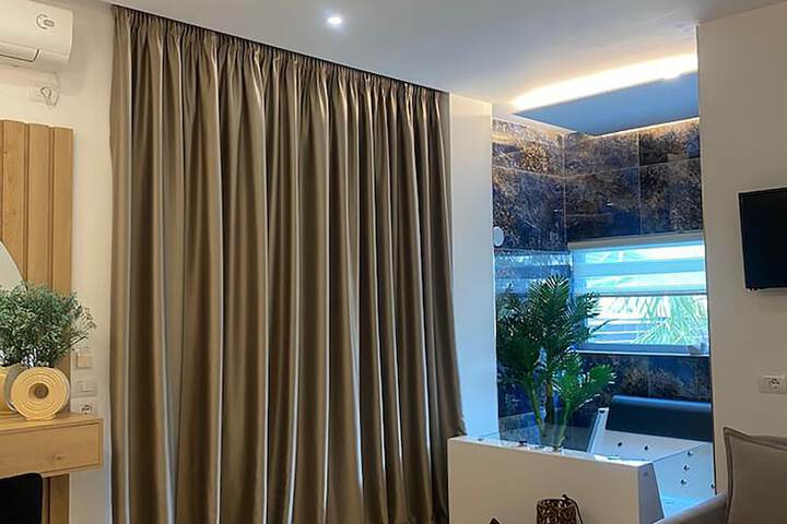 Room 52 of 103