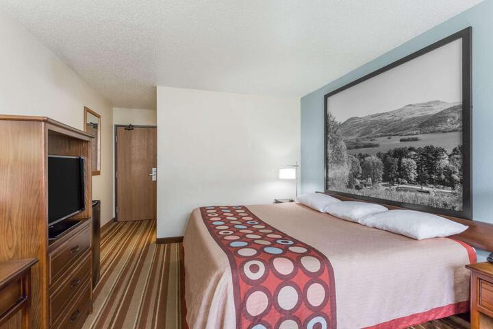 1 King Bed (1 of 8)